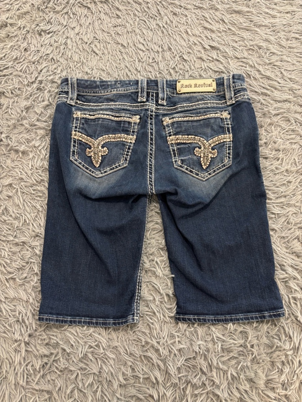 Rock Revival Mid Rise Nancy Easy Bermuda Jean Shorts Women’s Size 32 Embellished